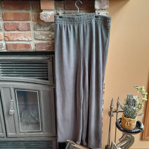 Wallflower Fleece Pants - Picture 2 of 5